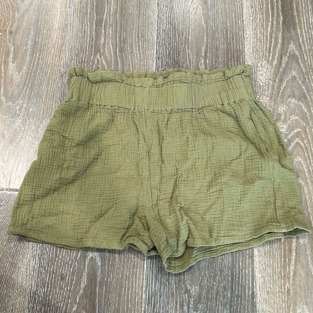 NEW - Soft high rise shorts + top set